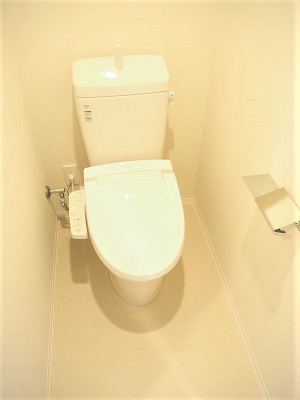 東京メトロ日比谷線 南千住駅 徒歩6分 12階建 築8年のトイレ写真