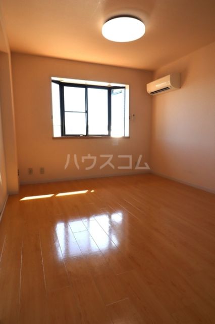 エステート西府中の居間写真