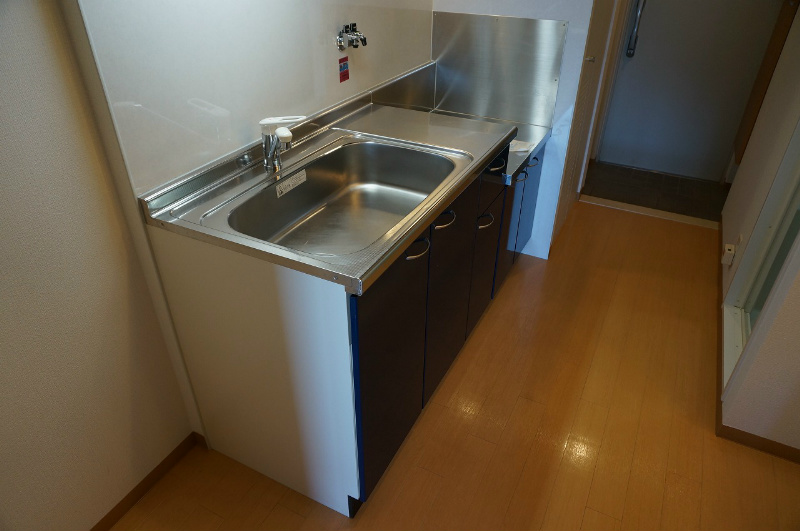 キッチン　※同建物の別のお部屋の写真です。