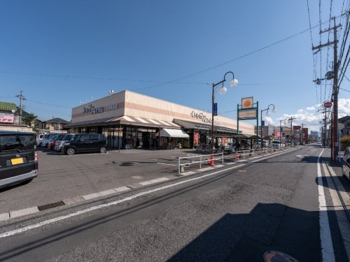 スーパー　ハッピー六原草津店（スーパー）まで588m