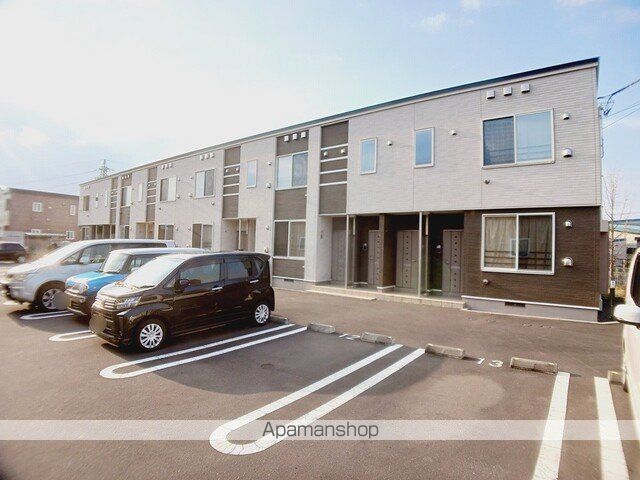 ＪＲ函館本線 五稜郭駅 バス乗車時間：8分 最寄りバス停で下車 徒歩4分 築15年