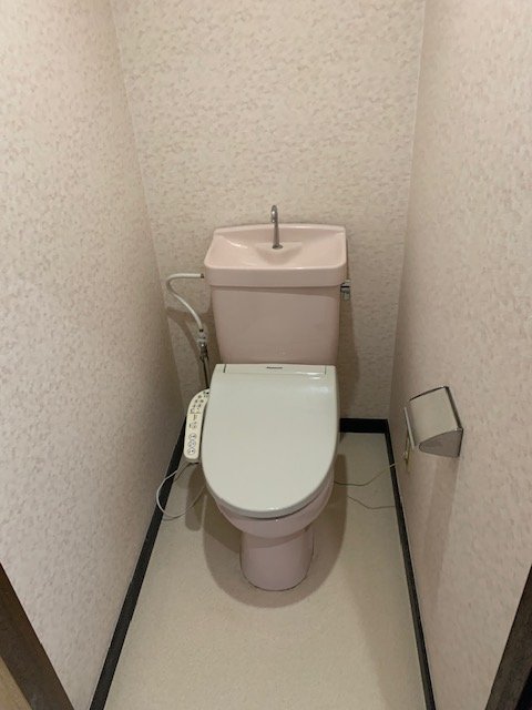 トイレ　温水洗浄便座付トイレ
