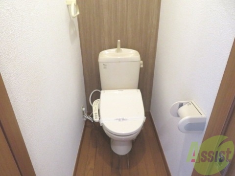 トイレ　トイレには嬉しいウォシュレット機能付きです。