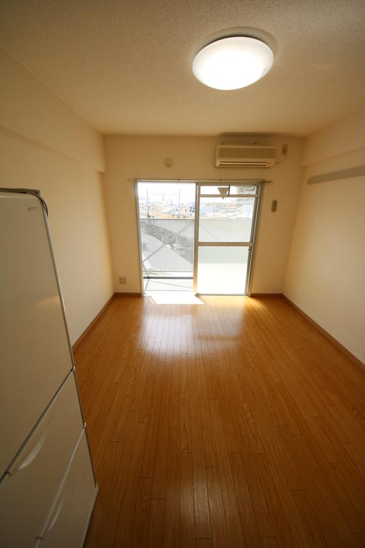 キューブ塚口の居間写真