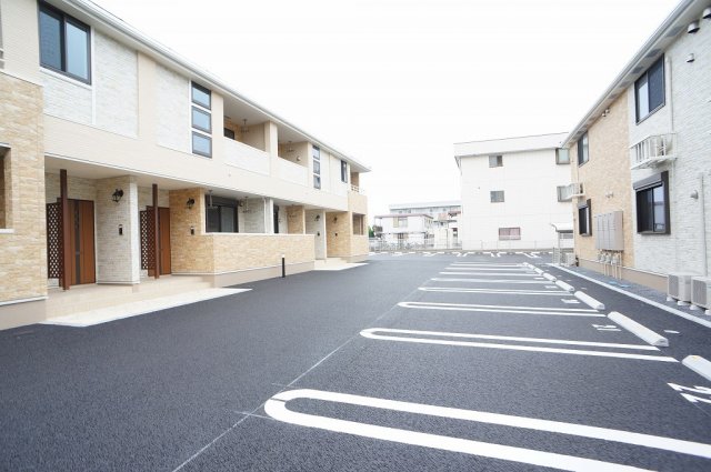 駐車場　駐車場に車を止められます