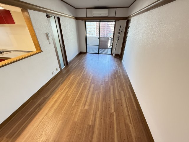 朝日プラザアルティマタワーズの居間写真