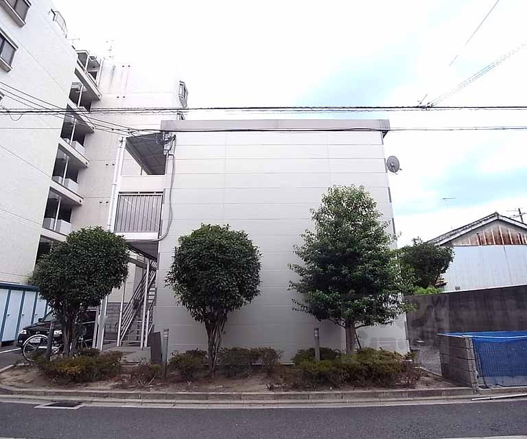 レオパレス新大宮の外観写真