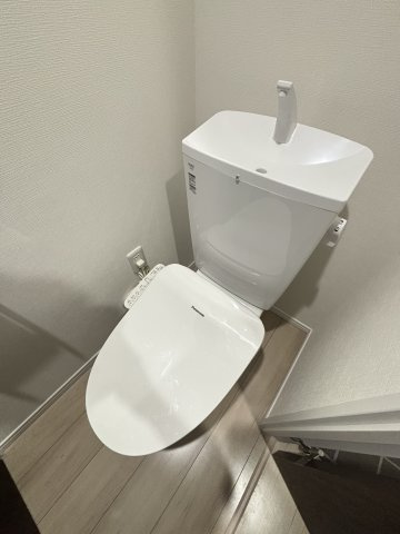 ＪＲ総武線 千葉駅 徒歩16分 8階建 築3年のトイレ写真