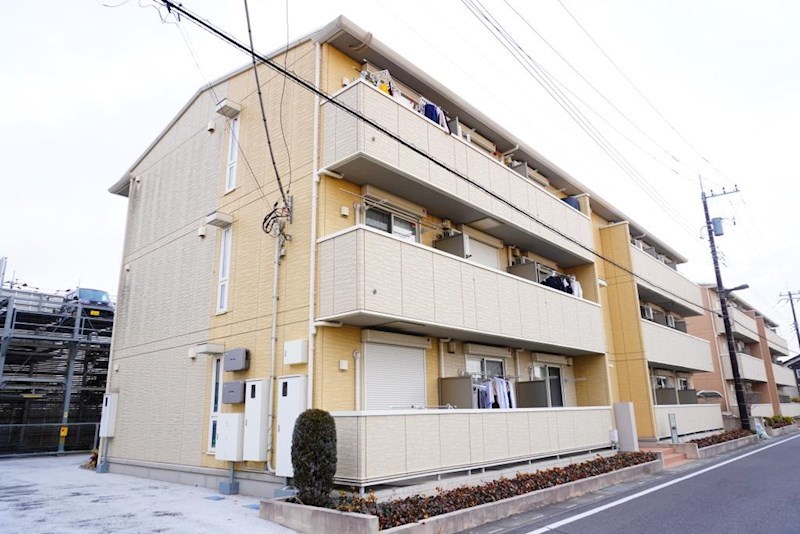 建物外観　吉川駅徒歩９分（７２０ｍ）