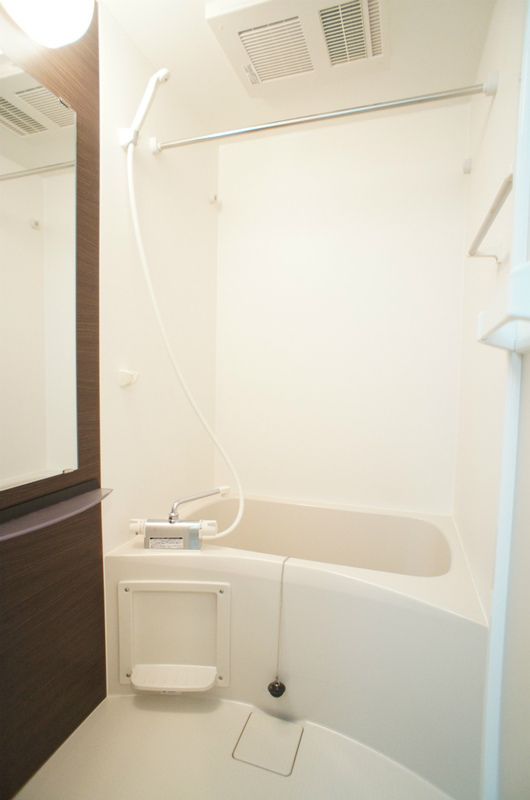 ブルーライン 新羽駅 徒歩4分 3階建 築9年の風呂写真