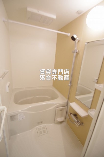 バス・シャワールーム　浴室乾燥機付き♪
