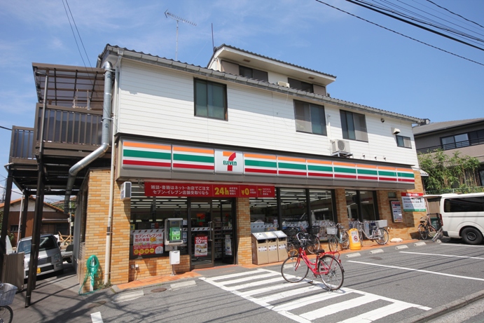コンビニ　セブンイレブン横浜寺前店（コンビニ）まで205m