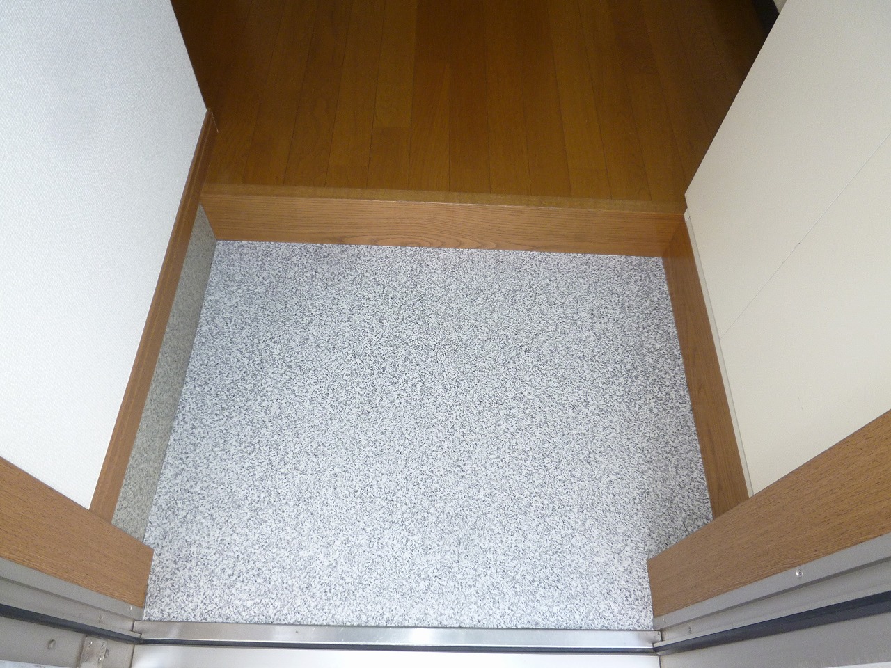 玄関　シューズボックスもしっかりとある玄関です。