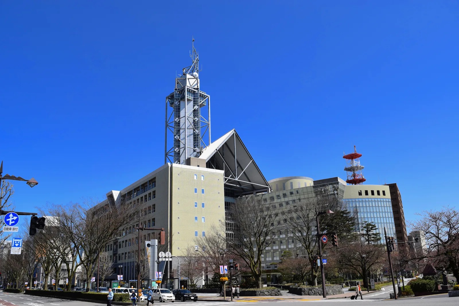 役所　富山市役所（役所）まで714m