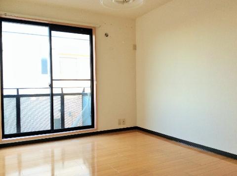 岩田ハイツIIIの居間写真