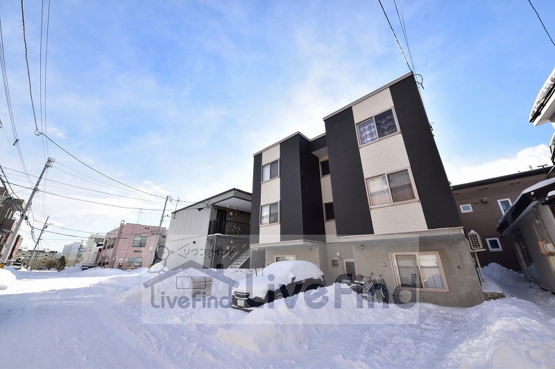 札幌市白石区本郷通のアパートの建物外観