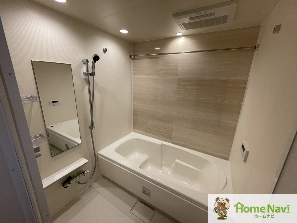 バス・シャワールーム　浴室乾燥機・追い焚き付き。