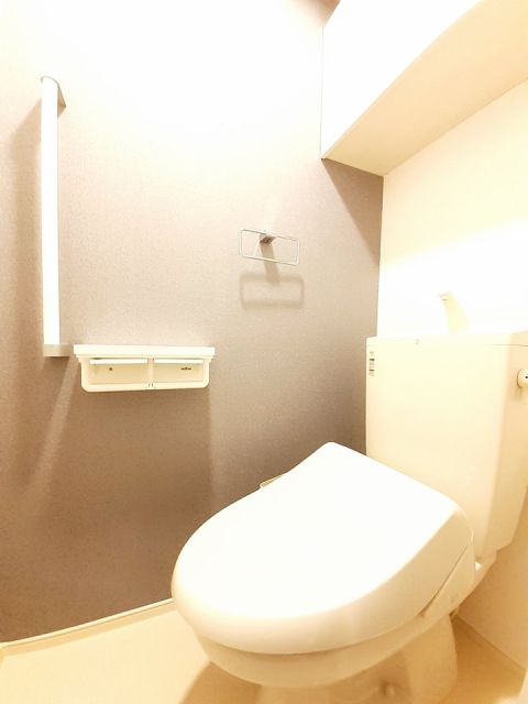【松山市吉藤のアパートのトイレ】
