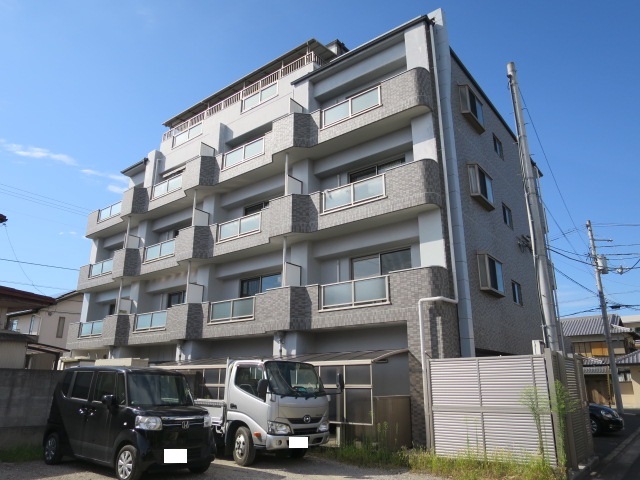 高松市太田下町のマンションの建物外観