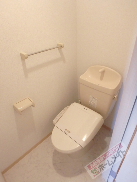 トイレ　温水洗浄便座付き♪
