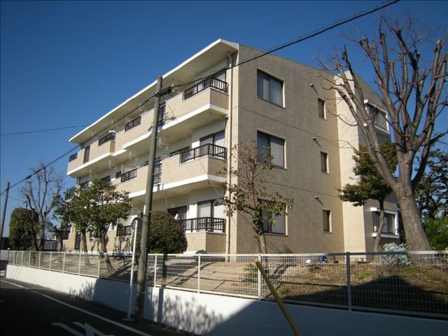 名古屋市昭和区高峯町のマンションの建物外観