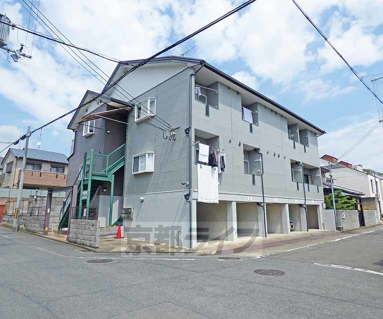 京都市北区平野上八丁柳町のアパートの建物外観