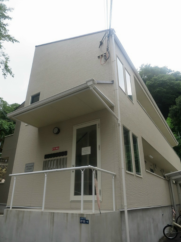 神戸市中央区山本通のアパートの建物外観