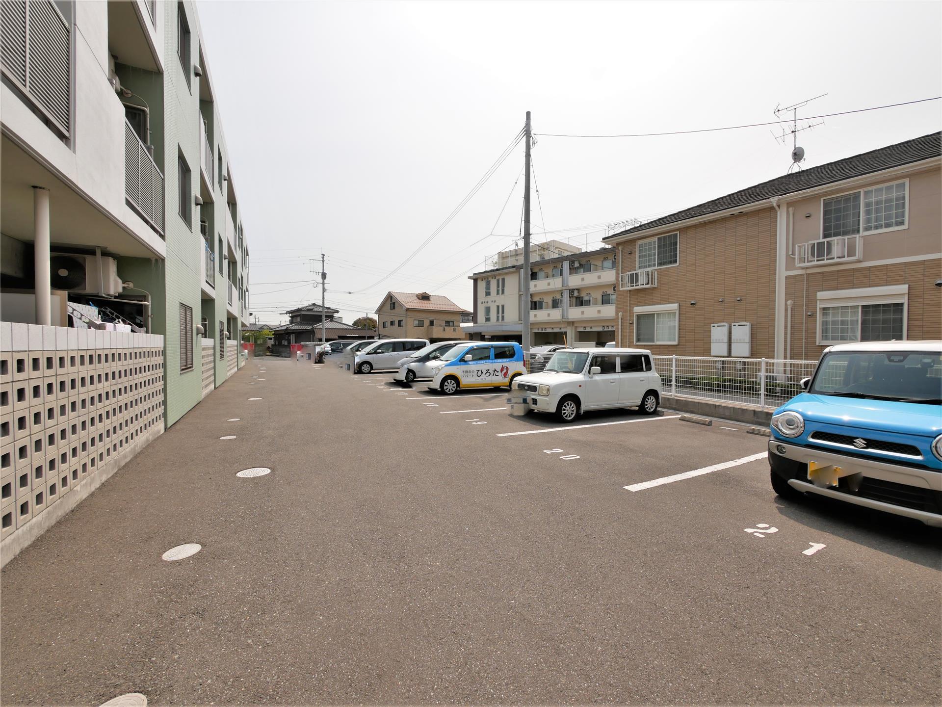 【ニューガイアソラーレ下石田の駐車場】