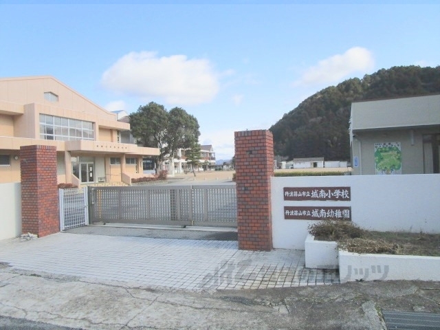 【丹波篠山市野中のアパートの小学校】