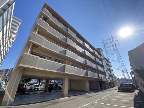 広島市西区庚午南のマンションの建物外観