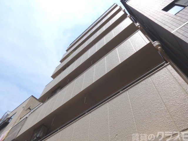 【大阪市東淀川区淡路のマンションの建物外観】