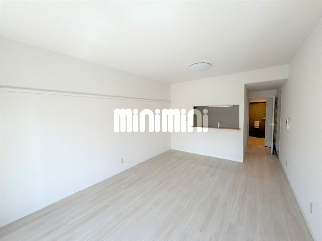 居室・リビング　※別室の写真です。