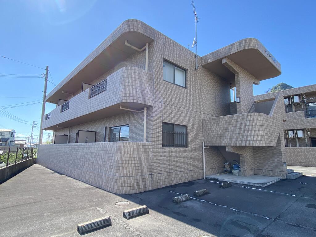 高松市屋島東町のマンションの建物外観