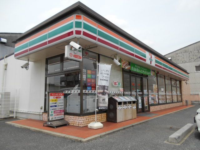 【各務原市川島河田町のアパートのコンビニ】