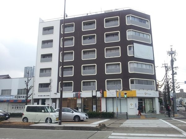 名古屋市千種区内山のマンションの建物外観