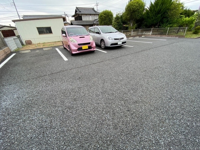 【アイリス　Ｃの駐車場】