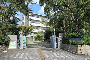 【箕面市如意谷のマンションの小学校】