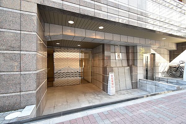 【中央区銀座のマンションのエントランス】