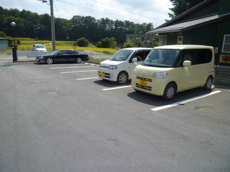 【スカイハイツユー　A棟の駐車場】