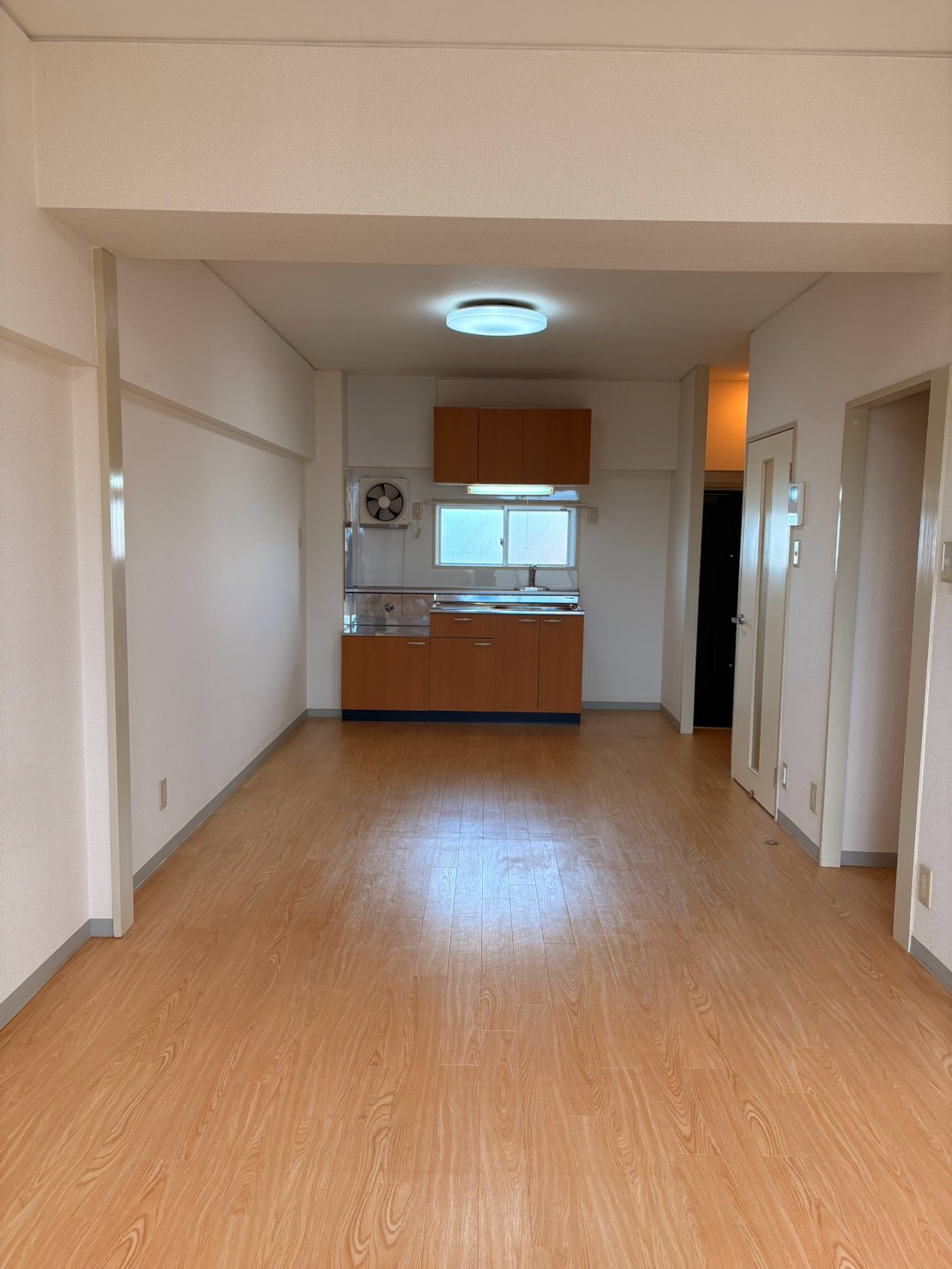 賃貸マンション 泉ハイツ45 302 NOの居間写真