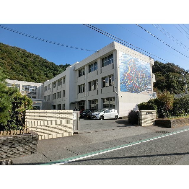 中学校　沼津市立第四中学校（中学校）まで921m
