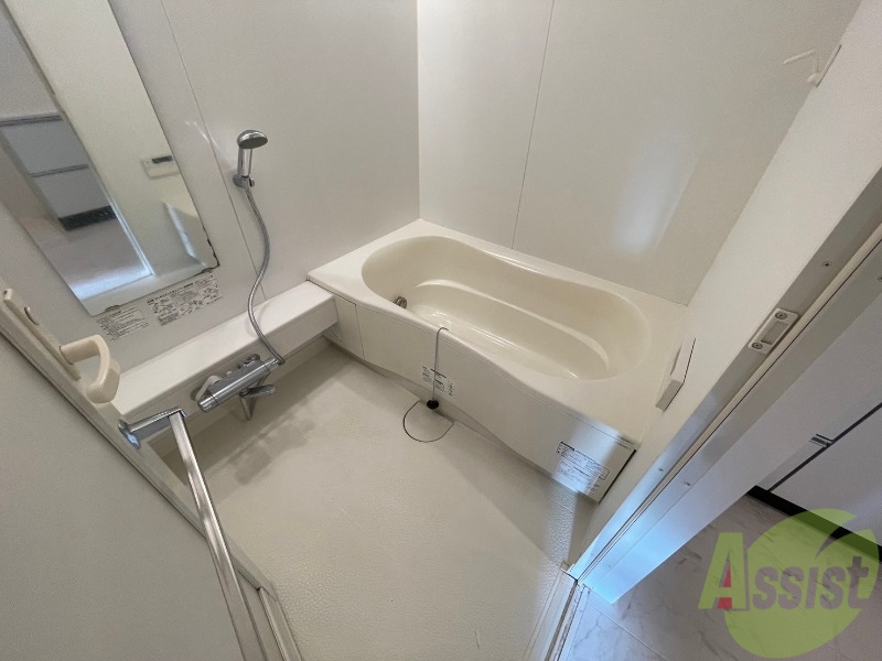 バス・シャワールーム　お風呂になります。一日の疲れを癒してくださいね。