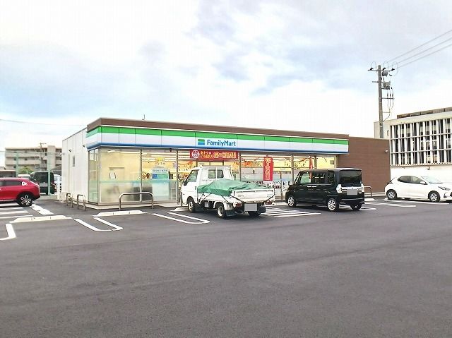 コンビニ　ファミリーマート　鶴崎店（コンビニ）まで190m