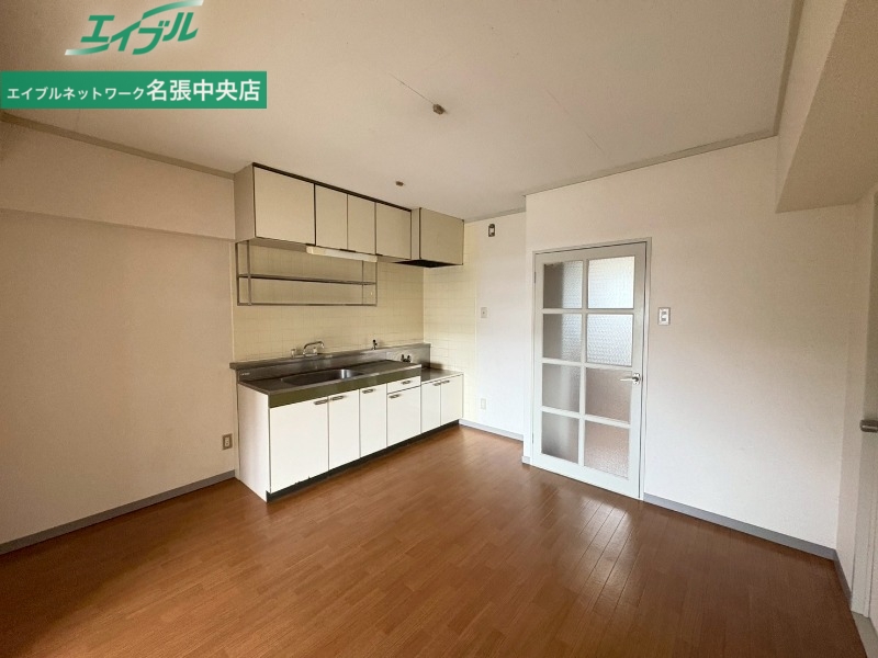居室・リビング　別部屋参考写真です