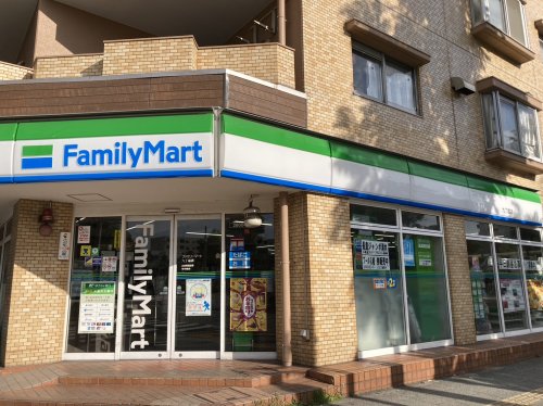 コンビニ　ファミリーマート 九丁堀店（コンビニ）まで131m