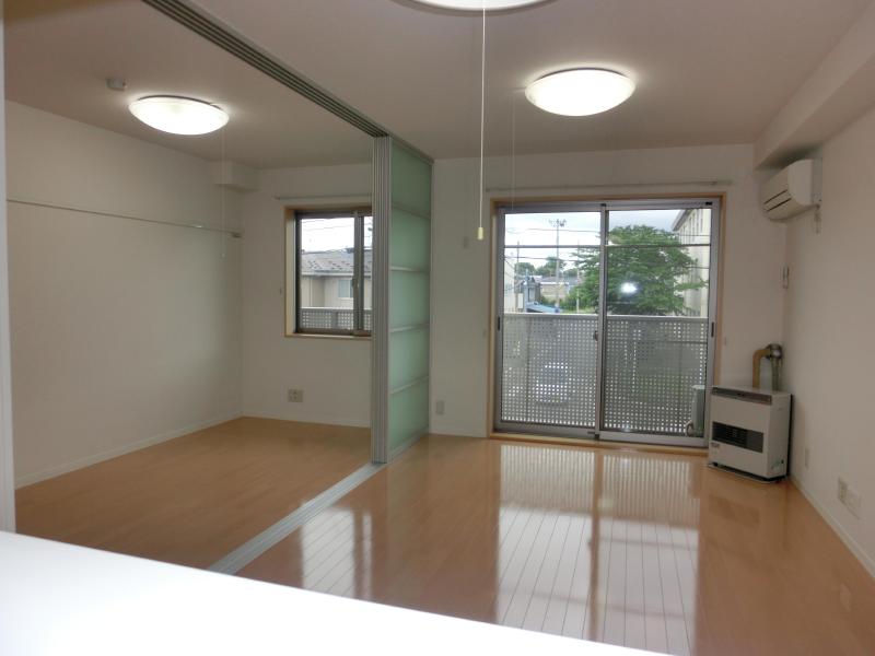 居室・リビング　同タイプの写真です。