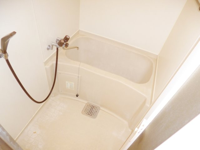 バス・シャワールーム　同物件別号室の写真です。