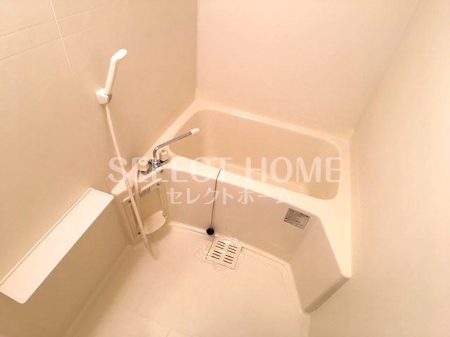 バス・シャワールーム　コンパクトで使いやすいお風呂です