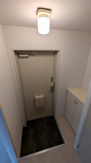 玄関　※別部屋の写真です。