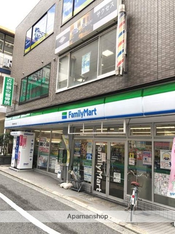 コンビニ　ファミリーマート（コンビニ）まで526m